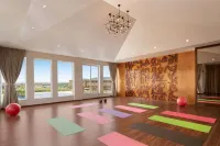 Hawthorn Suites by Wyndham Dwarka - Gym