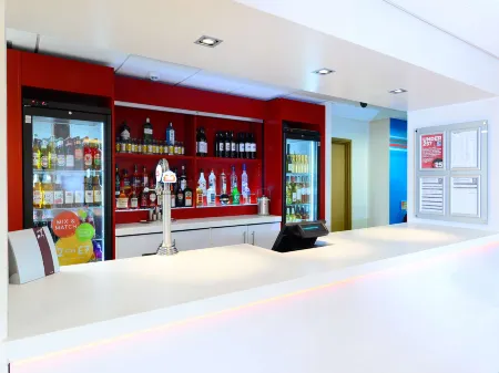 TRAVELODGE MANCHESTER SALE Отели рядом с достопримечательностью «Парк Абботсфилд»