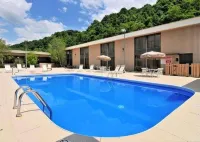Quality Hotel and Conference Center - Swimmingpools