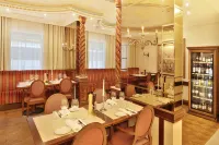 Retro Riverside Wellness Resort - breakfast