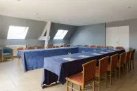 Logis Hôtel Restaurant Aux Maisons