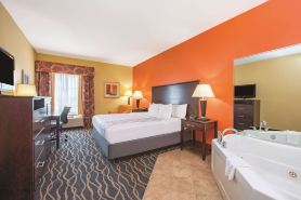 La Quinta Inn & Suites by Wyndham Tulsa Airpt / Expo Square