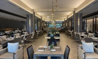 a large dining room with multiple tables and chairs , some of which are occupied by people at Hotel Cabo de Hornos