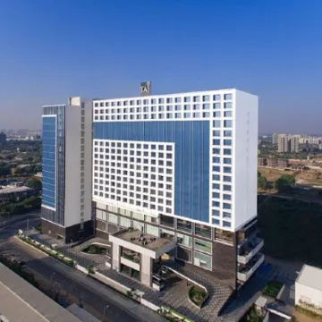 Taj Skyline Ahmedabad Отели рядом с достопримечательностью «Торговый центр Alpha One»