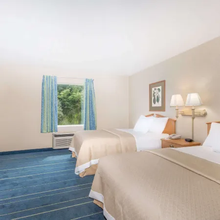 Days Inn & Suites by Wyndham Bridgeport - Clarksburg