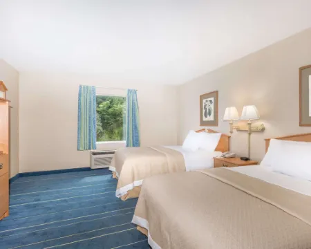 Days Inn & Suites by Wyndham Bridgeport - Clarksburg Hotels in Clarksburg