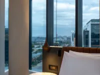 Radisson Red Johannesburg, Rosebank Hotels in der Nähe von Einkaufszentrum Killarney