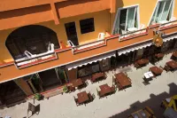 Hotel & Restaurante Bucaneros