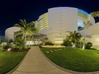 Live Aqua Beach Resort Cancun Hotels near Interactive Aquarium