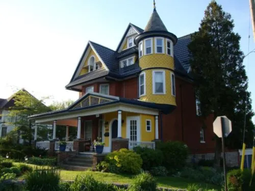 A Moment in Time Bed and Breakfast - Bed and Breakfasts