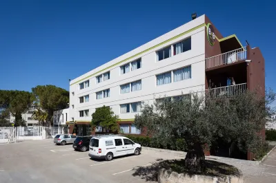 B&B Hotel Nîmes Ville Active, Parking sécurisé Gratuit Hotels in Nîmes