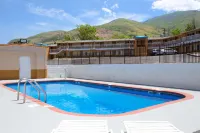Howard Johnson by Wyndham Brigham City - parking