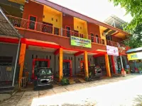 Penginapan Qarina  Syariah Banjarbaru - Wifi