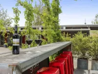 Botanical Hamilton Hotels in Hamilton