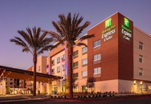 2. 더블트리 바이 ..