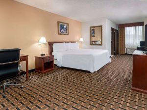Travelodge by Wyndham Indianapolis Speedway