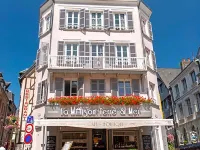 Entre Terre Et Mer Hotels near Le Vieux Bassin