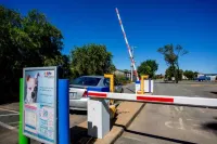 Big4 Shepparton Park Lane Holiday Park - parking