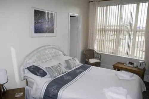 Fourways Guest House - parking