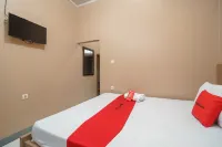 RedDoorz Syariah near Siloam Hospitals Bulak Kapal Hotel di Bekasi Timur