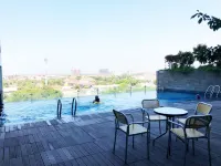 Elegant Cozy Studio Room Apartment at Tamansari Papilio فنادق في Gayungan