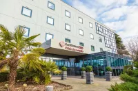 Best Western Plus Palais des Congres Hotel dekat Paroisse Catholique La Madeleine Netreville