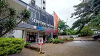 Apartmen Serpong GreenView ByRuangNyaman Hotels in Ciputat