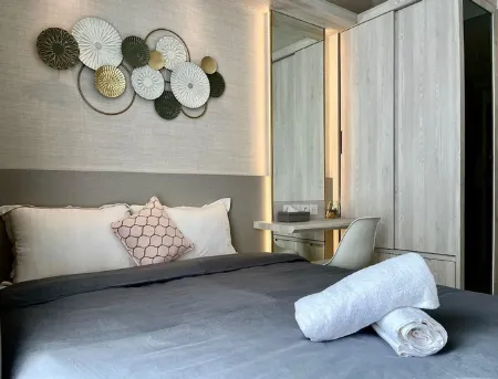 Joey Studio at Sky House Apartment BSD Отели в г. Cisauk