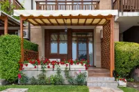 Garden of Eden Complex Hotels in Єленіте