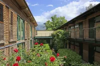 Scheck Hotel - parking