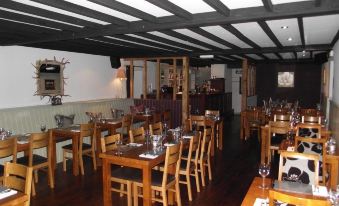 Horse and Groom Hotel - Housity