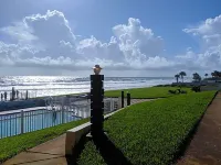 Shoreline Suites & Cabana Cottages – Beachfront Các khách sạn ở Daytona Beach Shores