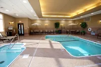 Holiday Inn Express & Suites SPRINGFIELD-MEDICAL DISTRICT by IHG - ที่มีสระว่ายน้ำ