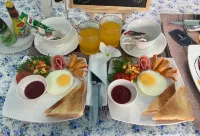 Cours d'eau Villa Hotels in Lan Saka