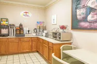 Super 8 by Wyndham Richfield/Cleveland