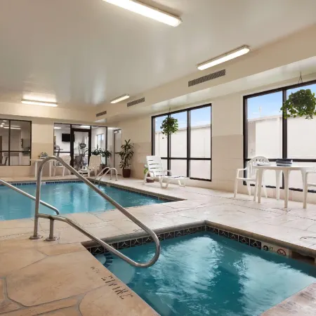 Super 8 by Wyndham Aurora/Naperville Area