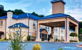 Holiday Inn Express Hurricane Mills (Waverly)