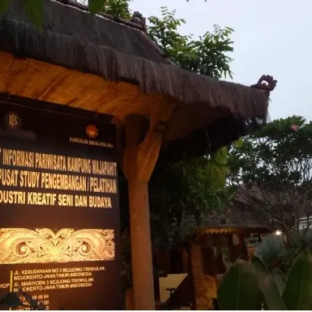 Majapahit Homestay by Bhagaskara