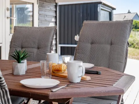 "Tameran" - 700m from the Sea Отели рядом с достопримечательностью «Sjorring Kirke»