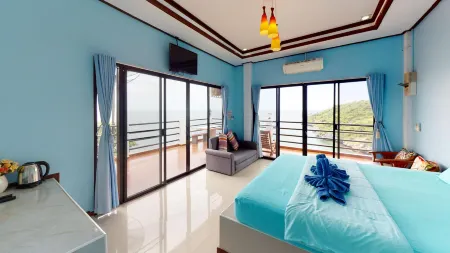 Ocean View Resort - Koh Sichang Отели рядом с достопримечательностью «Hat Tham Phang»