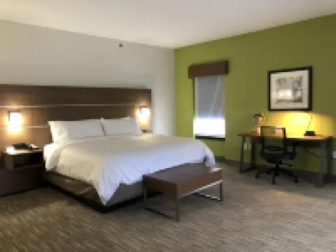 Holiday Inn Express & Suites FRANKLIN by IHG