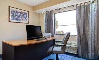Days Inn & Suites by Wyndham Tampa near Ybor City