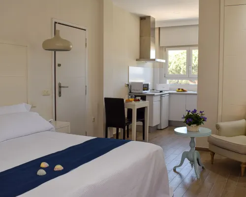 Aparthotel Novo Sancti Petri โรงแรมในชีคลานา เด ลา ฟรอนเตรา