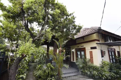 Ndalem Maharani Guest House Hoteles cerca de Kraton of Yogyakarta