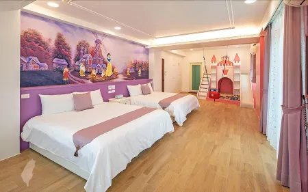 Honeysuckle Family Castle Отели в г. Илань