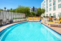 Aloft Tempe - Rooftop Pools