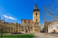 Art House Apartments by Adrez Hotels near Franz Kafka - Rotating Head by David Cerny