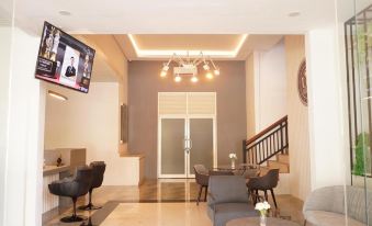 Hotel Laboratory UC Residence