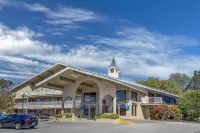 Best Western Sunday House Inn فنادق في كيرفيل