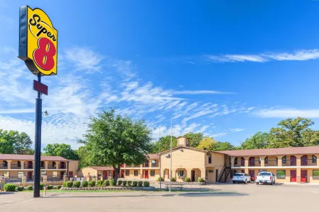 Super 8 by Wyndham Mt. Pleasant TX Отели в г. Маунт-Плезант
